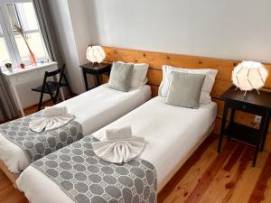 Un pat sau paturi într-o cameră la 262 Baixa Guesthouse