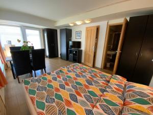 Posteľ alebo postele v izbe v ubytovaní Első Fecske apartmanok