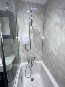 Et badeværelse på 40 High street Cottage + 25 billeder