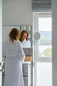 Hostia v ubytovaní Akvarell Apartmanház