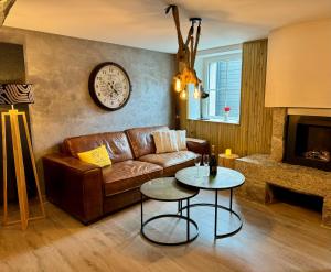 a living room with a couch and a table at Maison de vacances atypique in Guérande +1 photo