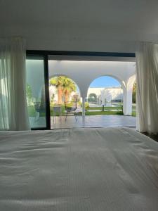 Ένα ή περισσότερα κρεβάτια σε δωμάτιο στο DAR OULED SOLTANE, havre de paix à Gammarth