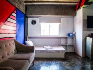 TV a/nebo společenská místnost v ubytování D522 Hostel at Kiener Hills - Near Cebu Airport