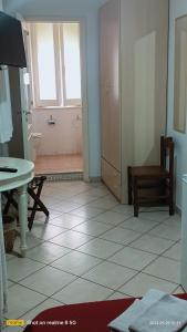 a room with a bathroom with a table and a window at Bed and Breakfast Almaran in Trapani