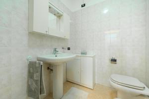 Vannituba majutusasutuses Andrei Flat - free parking & Verona