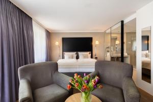 TV a/nebo společenská místnost v ubytování Select Hotel Friedrichshafen