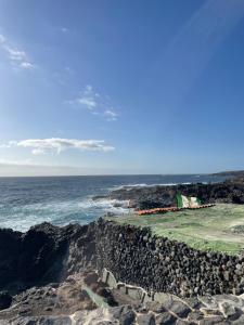 a view of the ocean from a rocky beach at HostJimeno PRIMAVERA in La Garita