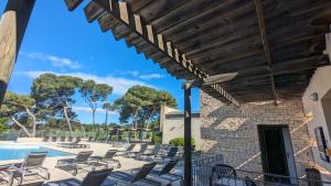 Πισίνα στο ή κοντά στο Côté Golf, bel appartement RDC avec terrasses dans Golf, piscine, tennis, à 5mn de l'Isle sur la Sorgue