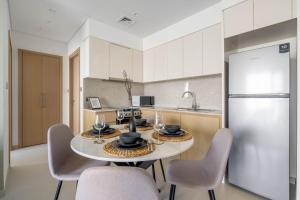 Kuchyň nebo kuchyňský kout v ubytování GuestReady - Lux design with top skyline view