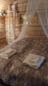 Llit o llits en una habitació de Kulttuurikartano Pekan Pirtit