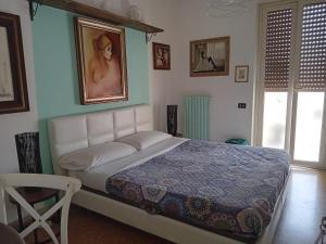 a bedroom with a bed and a painting on the wall at BBX Palermo Centro in Palermo