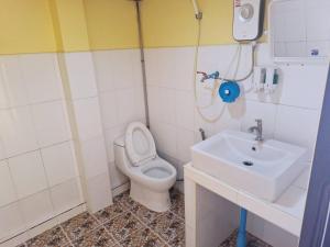 Um banheiro em Phi Phi Sand Sea View Resort