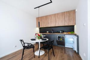 Kuchnia lub aneks kuchenny w obiekcie Lumina cozy apartments Manufaktura