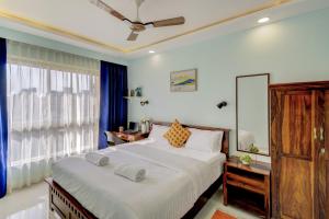 Voodi või voodid majutusasutuse Luxe 2BHK 10min from GOI airport with Pool access toas