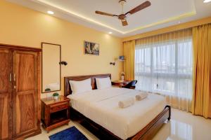 Voodi või voodid majutusasutuse Luxe 2BHK 10min from GOI airport with Pool access toas