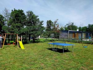 Zdjęcie z galerii obiektu Hacienda MATEA - jacuzzi, pool, playground & bbq in an olive grove near beaches, Pula - Istria w Puli