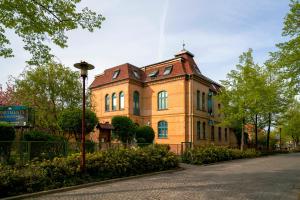 a large brick building on the side of a street at Apartments am Schlosspark in Senftenberg