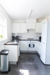 Kuchyň nebo kuchyňský kout v ubytování Barking Leisure and Contractor Stays