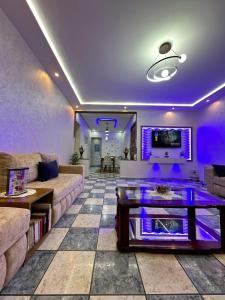Televisyen dan/atau pusat hiburan di IDGA appartement with panoramic view