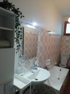Koupelna v ubytování A Casa Vostra-casa indipendente con wifi e terrazzo,2 bagni,2 camere a due passi dal centro