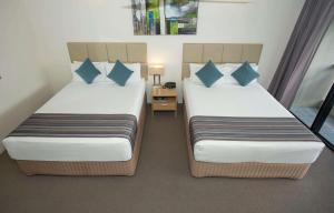 Postel nebo postele na pokoji v ubytování Rydges Esplanade Resort Cairns