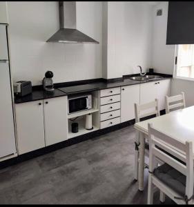 Кухня или мини-кухня в Apartamento Illa Salvora, Portonovo
