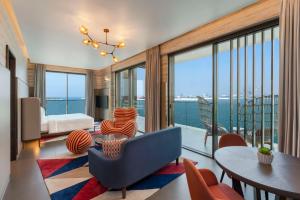 Posezení v ubytování Hyatt Centric Jumeirah Dubai