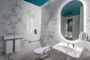 Koupelna v ubytování Hyatt Centric Jumeirah Dubai
