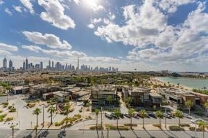 Nespecifikovaný výhled na destinaci Dubaj nebo výhled na město při pohledu z hotelu