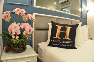 Postel nebo postele na pokoji v ubytování H Boutique Hotel Sri Petaling