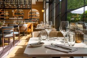 DoubleTree by Hilton Berlin Ku'damm餐厅或其他用餐的地方