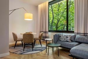 DoubleTree by Hilton Berlin Ku'damm的休息区