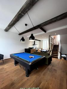 Biliár nebo kulečník v ubytování Grande Maison au cœur du Carré - Quartier Festif! + 32 fotografií