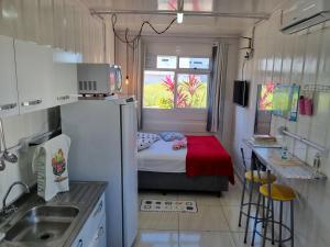 Dapur atau dapur kecil di Espaço Container Itapema - Loft I