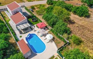 Bazén v ubytování Villa Loni Trogir Marina with pool 55 m2 - 3 e-bike free use nebo v jeho okolí