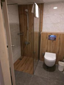 Koupelna v ubytování LEMAS SUITE HOTEL