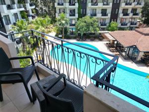 Bazén v ubytování LEMAS SUITE HOTEL nebo v jeho okolí