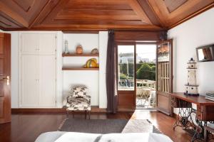 Χώρος καθιστικού στο 4BR House with Ocean View in Sintra by Host for Us