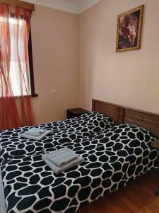 Letto o letti in una camera di Guest House GIA - Bagrationi St # 42