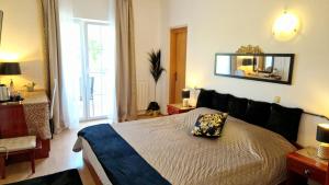 a bedroom with a bed and a mirror on the wall at Avalena Rooms in Zadar