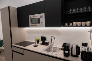 Kuchyň nebo kuchyňský kout v ubytování barneys design apartment + 19 fotografií