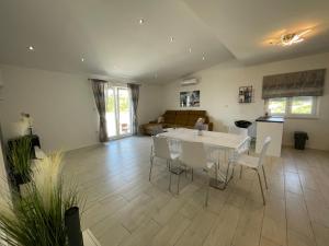 Φωτογραφία από το άλμπουμ του Apartman Mili σε Baška Voda +17 φωτογραφίες
