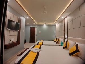 TV a/nebo společenská místnost v ubytování HOTEL RINKY'S PALACE