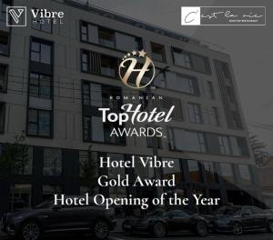 Hotel Vibre في كلوي نابوكا: علامة الفندق أمام المبنى