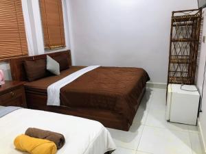 - une chambre avec 2 lits dans l'établissement Orchid 101, à Kampot
