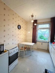 Una cocina o cocineta en 2 Schlafenzimmer 5 Betten