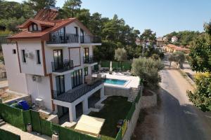 an aerial view of a house with a swimming pool at Villa Bağ Tepesi in Fethiye