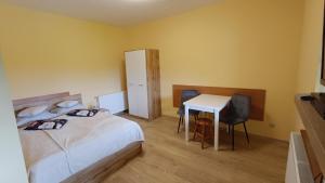 a bedroom with a bed and a table and chairs at Agroturystyka "Pod złotą rybką" in Wolany
