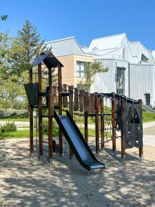 Ο χώρος παιχνιδιού για παιδιά στο IVIS House - Cozy Seaside Apartment at "Šventosios Vartai", J-4