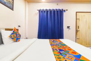 Katil atau katil-katil dalam bilik di FabHotel Roadside Inn